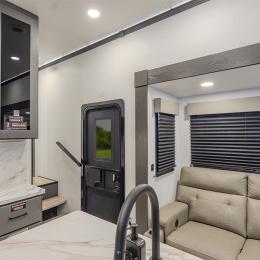 2025 Valor 32A10 Interior