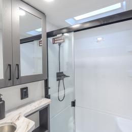 2025 Valor 32A10 Interior