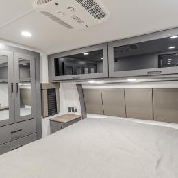 2025 Valor 32A10 Interior