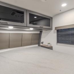 2025 Valor 32A10 Interior