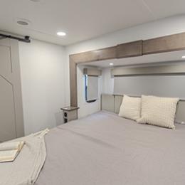 2026 Avenue 33RKS Interior