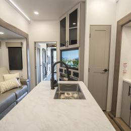 2026 Valor 35A14 Interior