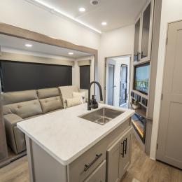 2026 Valor 35A14 Interior