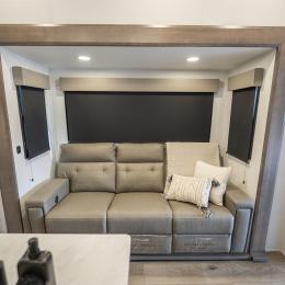2026 Valor 35A14 Interior