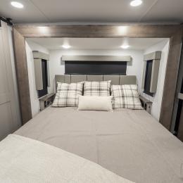 2026 Valor 41V16 Interior