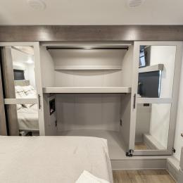 2026 Valor 41V16 Interior