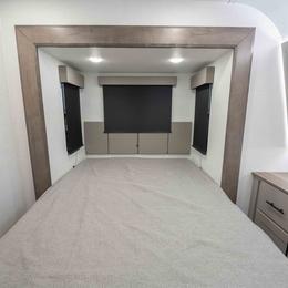 2026 Valor 32T13 Interior